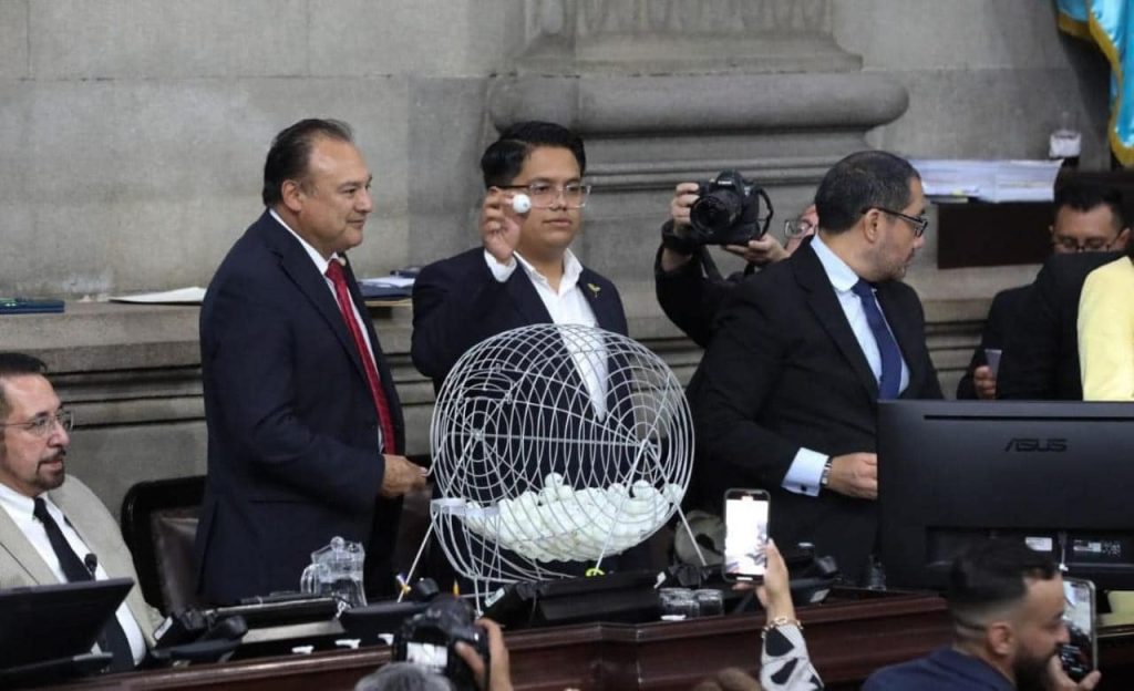 Congreso elige Pesquisidoras por antejuicio contra magistrados del TSE ...