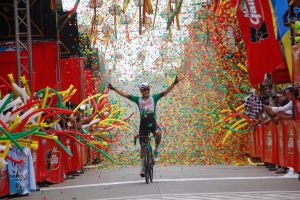 Alejandro Osorio del Orgullo Paisa de Colombia gana la V etapa de la 64 vuelta ciclística a Guatemala