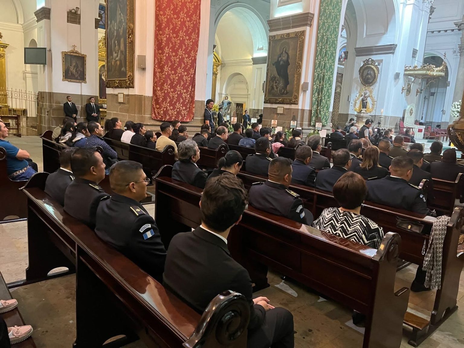 Misa en honor a los 10 policías caídos en cumplimiento del deber – El ...