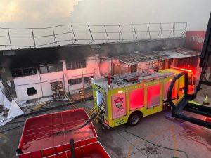 Se incendia China Mega Asia en ingreso a San José Pinula