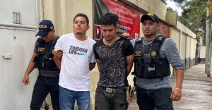 Taxistas piratas alias “Silvestre” y “Piolín”, capturados por secuestros exprés y posibles violaciones de pasajeras