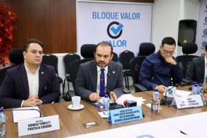 Carlos Mendoza de Segeplan no llegó a la citación del partido Valor para saber donde está el dinero de las Becas