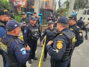 En la zona 18 PNC persigue a sicarios, atrapa a uno, herido, mientras buscan a su cómplice