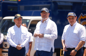 Gobierno entrega 20 camiones para fortalecer traslados del Sistema Penitenciario