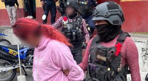 Presunta extorsionista es capturada en allanamientos del barrio El Gallito, zona 3