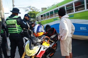 Continúa la operación Semáforo Seguro ahora en la Calzada Roosevelt