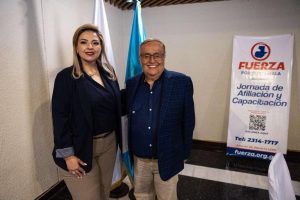 Precandidata presidencial Sandra Jovel recibida con júbilo por las bases del Partido FUERZA
