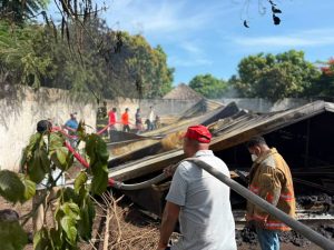 Incendio destruye un bloque de “La Escuelona” en Sipacate, Escuintla