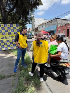 Kristian López encabeza las jornadas de afiliación en Mixco con el Partido Unionista