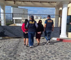 Tía y sobrina son capturadas cuando pretendían ingresar celulares a cárcel de Cantel