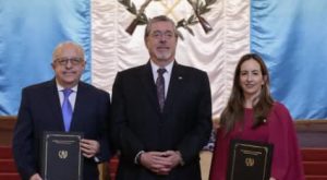 Guatemala y Reino Unido firman acuerdo de cooperación técnica para impulsar la planificación del Metrorriel