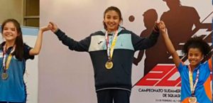 ¡Bañadas en oro y bronce! El squash femenino guatemalteco conquista el sudamericano Juvenil en Bolivia