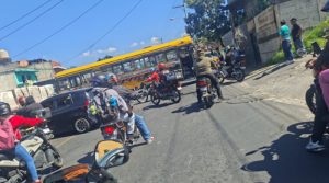 Masivos bloqueos en la capital y el interior por el alza de las gasolinas
