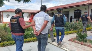 Tres capturados por vender teléfonos con reporte de robo en mercado la Terminal 2 en Chimaltenango