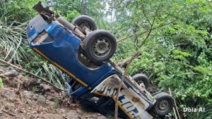 Siete policías trasladados a hospital al accidentarse en radiopatrulla que le fallaron los frenos