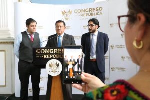 Presentan iniciativa de Ley para legalizar la tenencia de la Tierra dónde Campesinos viven por años