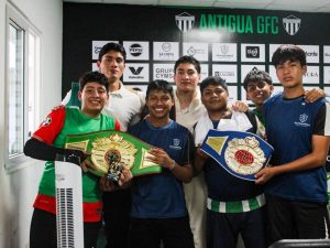 boxeadores Wyatt Trujillo y Remsey Trujillo comparten charla motivacional con la Academia de Fútbol de Antigua Guatemala