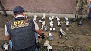 PNC retira cámaras utilizadas para vigilar a vecinos y policías en colonia Cipresales