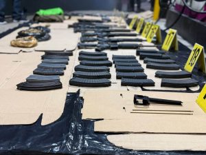Duro golpe a estructuras criminales en Villa Canales al decomisar fusiles, pistolas, municiones y drogas