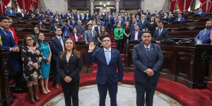 Nuevo Contralor General de Cuentas fue juramentado después de obtener 154 votos
