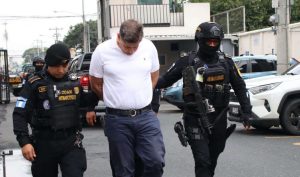 Piloto aviador capturado con fines de extradición por secuestro y delitos sexuales