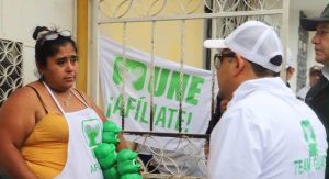 UNE realiza caminata de afiliación en la colonia 1 de Julio, Mixco