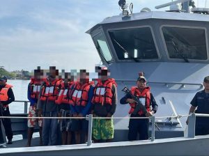 Comando Naval del Pacífico recata a nicaragüenses a la deriva en aguas del Pacífico
