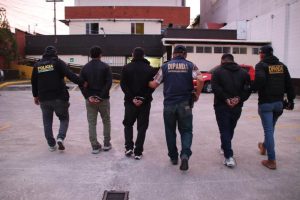 Cocaína, crack, marihuana y una pistola ilegal tenían en su poder narco distribuidores en zona 1 de Mixco