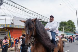Dirigentes de NOSOTROS participan en desfile hípico de San Miguel Petapa