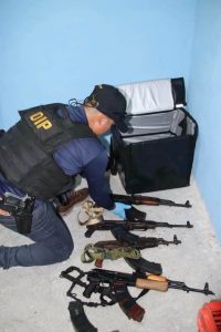 PNC localiza arsenal y droga en inmueble de Ciudad Peronia, Villa Nueva