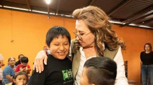 Sandra Torres busca fortalecer en la capital y visita la zona 21