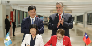 Guatemala y Taiwán firman convenio para impulsar ampliación a cuatro carriles de la CA-9 Norte