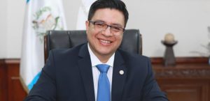 Elfego Castañón asume como Contralor General de Cuentas